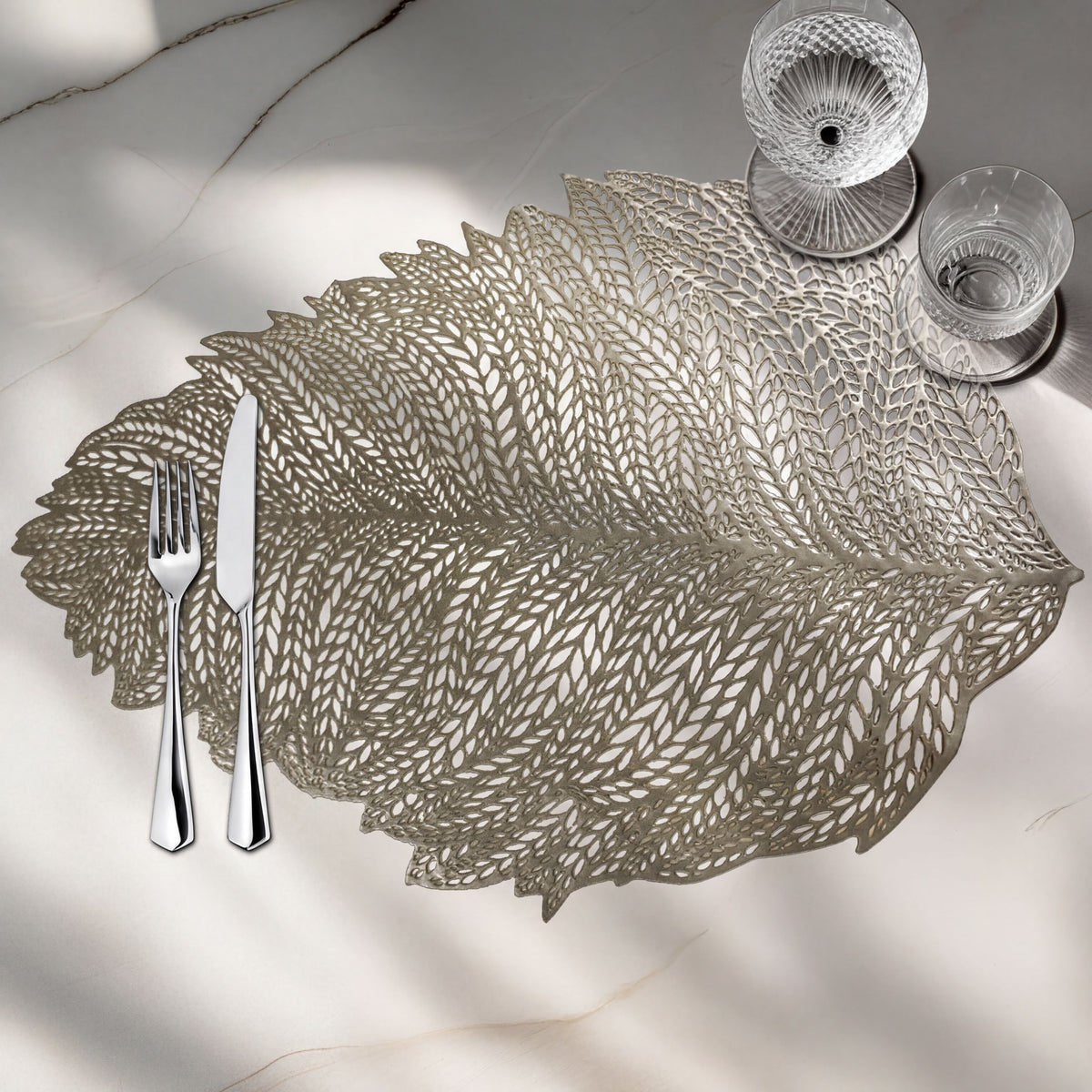 Set of six leaf-shaped vinyl placemats with cut-out design by AMF033-GLD for stylish table decor.