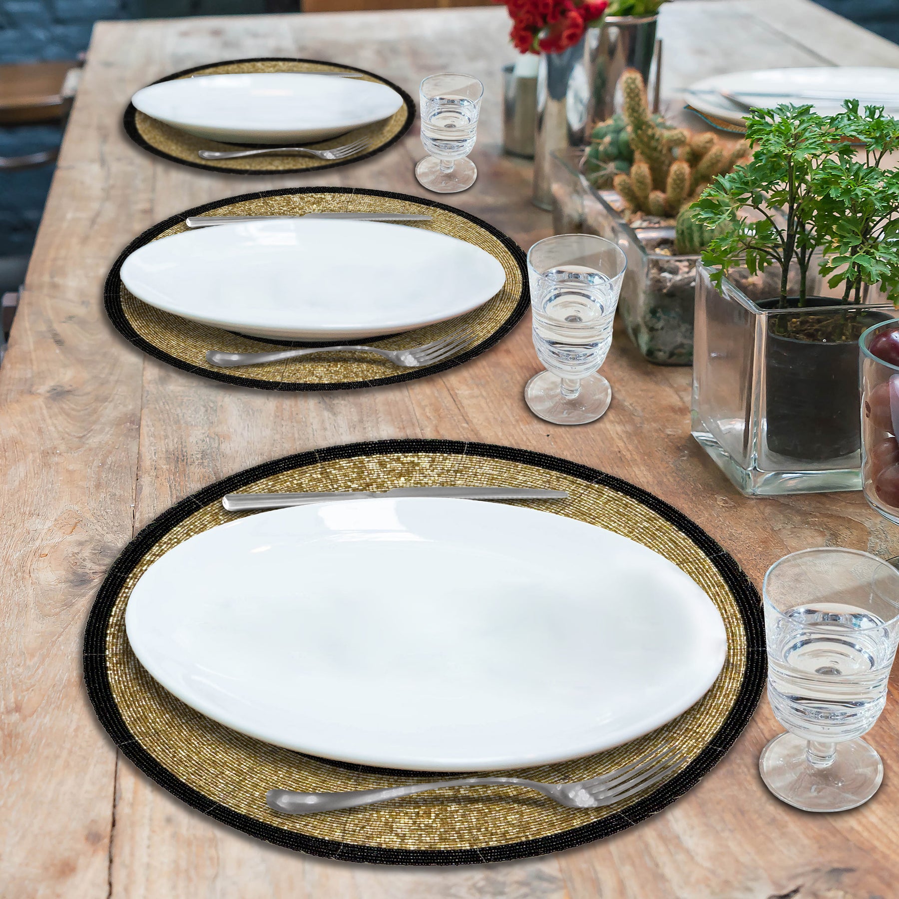 Decozen Round Beaded Placemats - Black and Gold, Set of 12 - 14 Inches - Durable, Scratch & Heat Resistant Tablemats for Dining Table, Kitchen Decor Charger