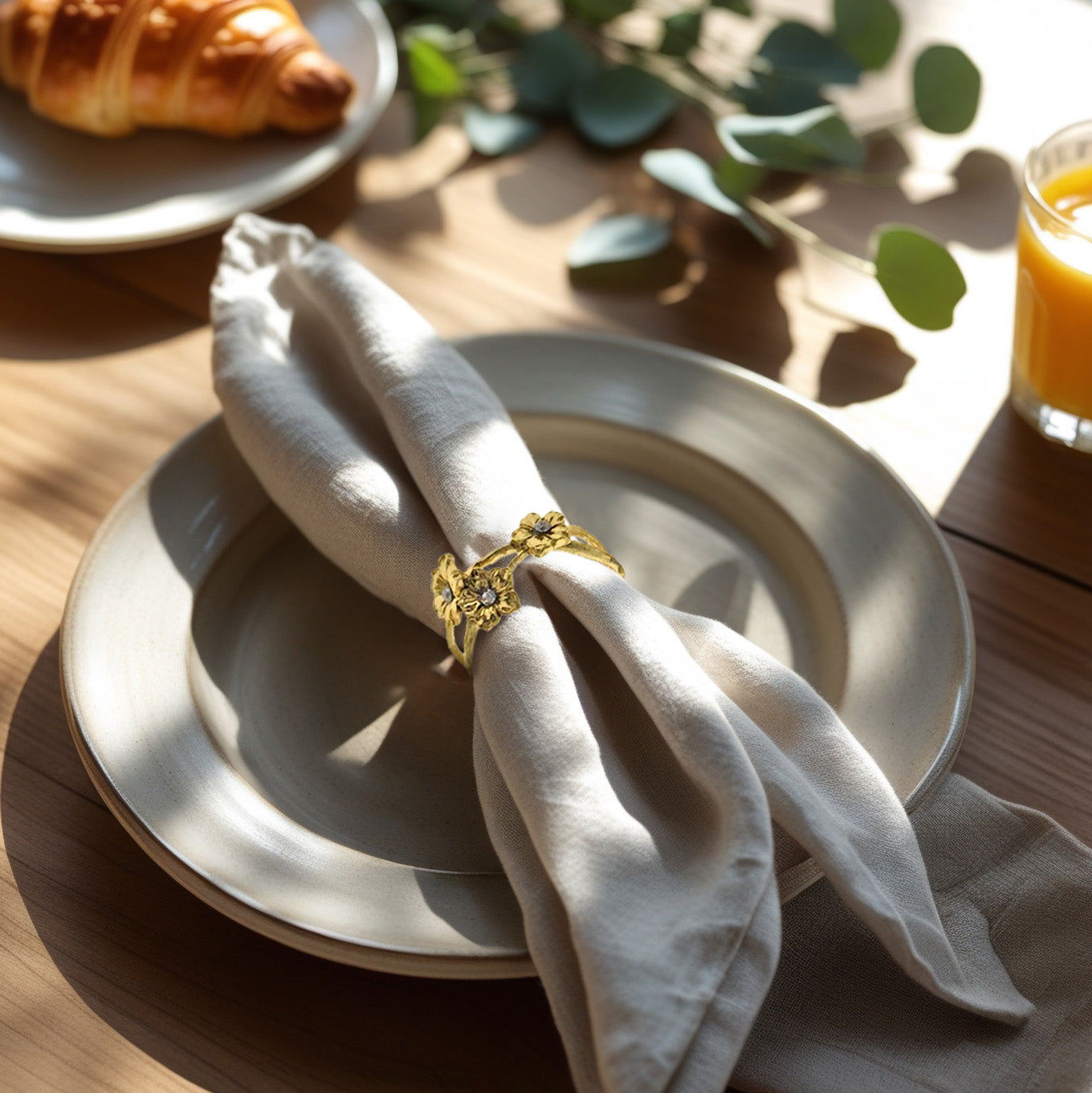 Napkin Rings in Gold Flower Design - Set of 6