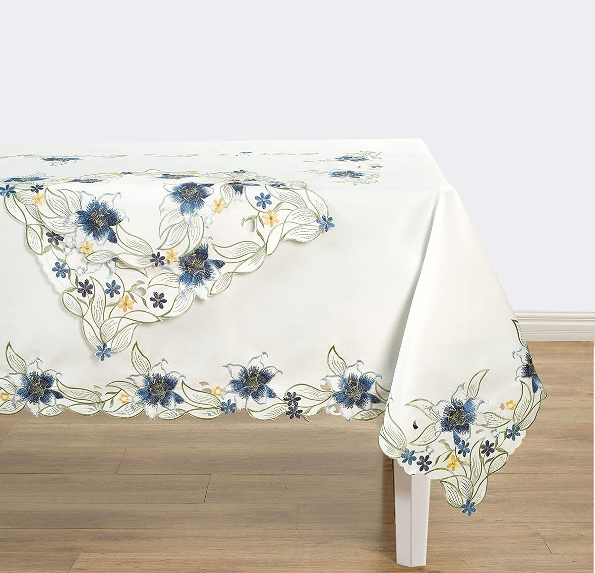 Table Runner with European Embroidery - Decozen