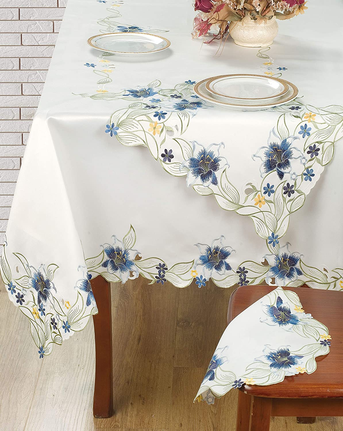Table Runner with European Embroidery - Decozen