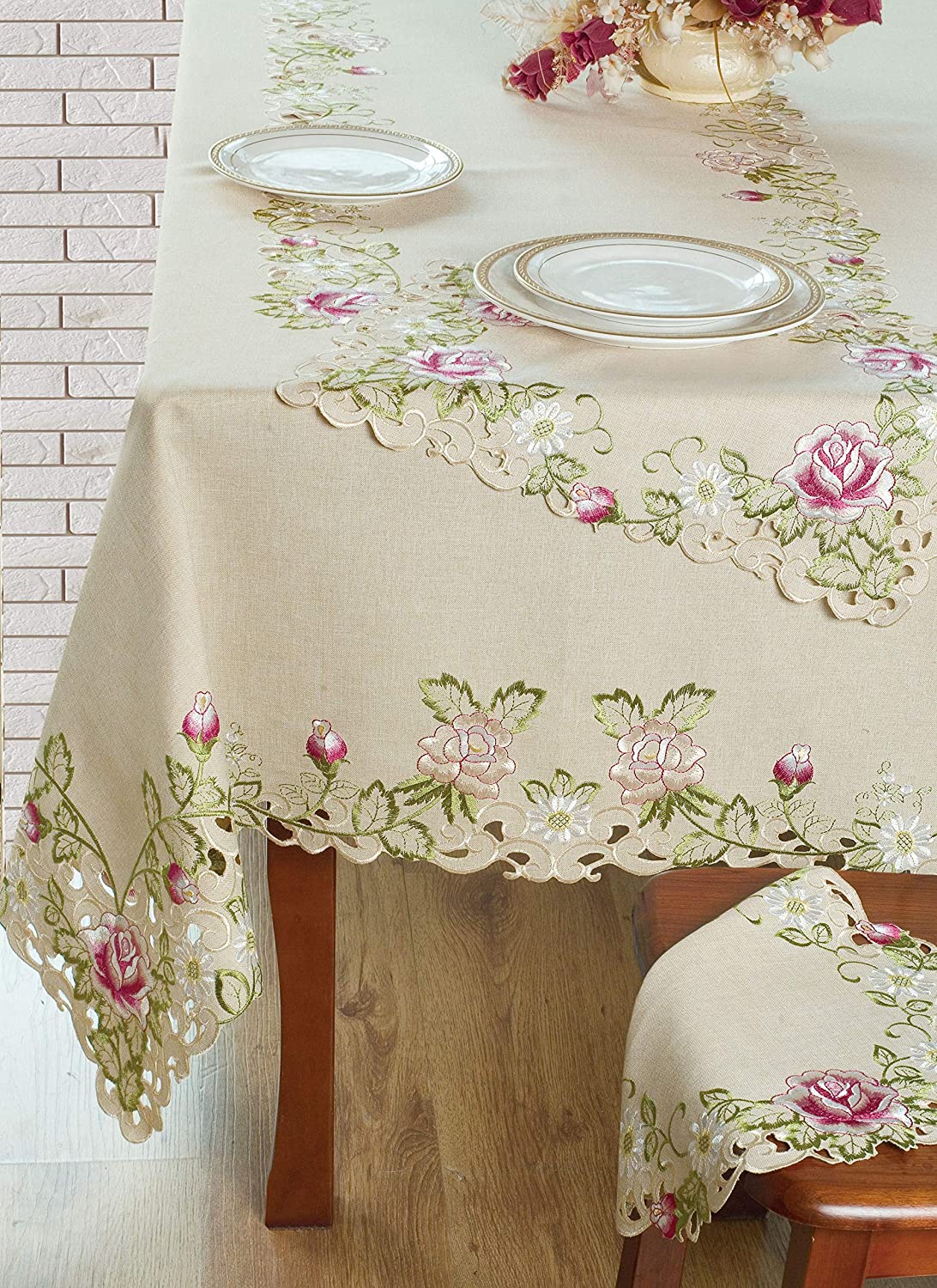 Round Linen Placemat Doilies - Set of 4 - Decozen