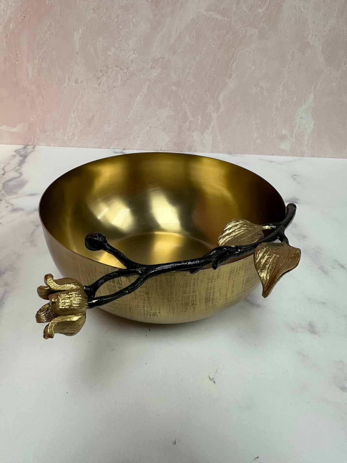 Set of KD-Bowls-827B gold serving bowls in small and large sizes, ideal for kitchen decor and table presentation.