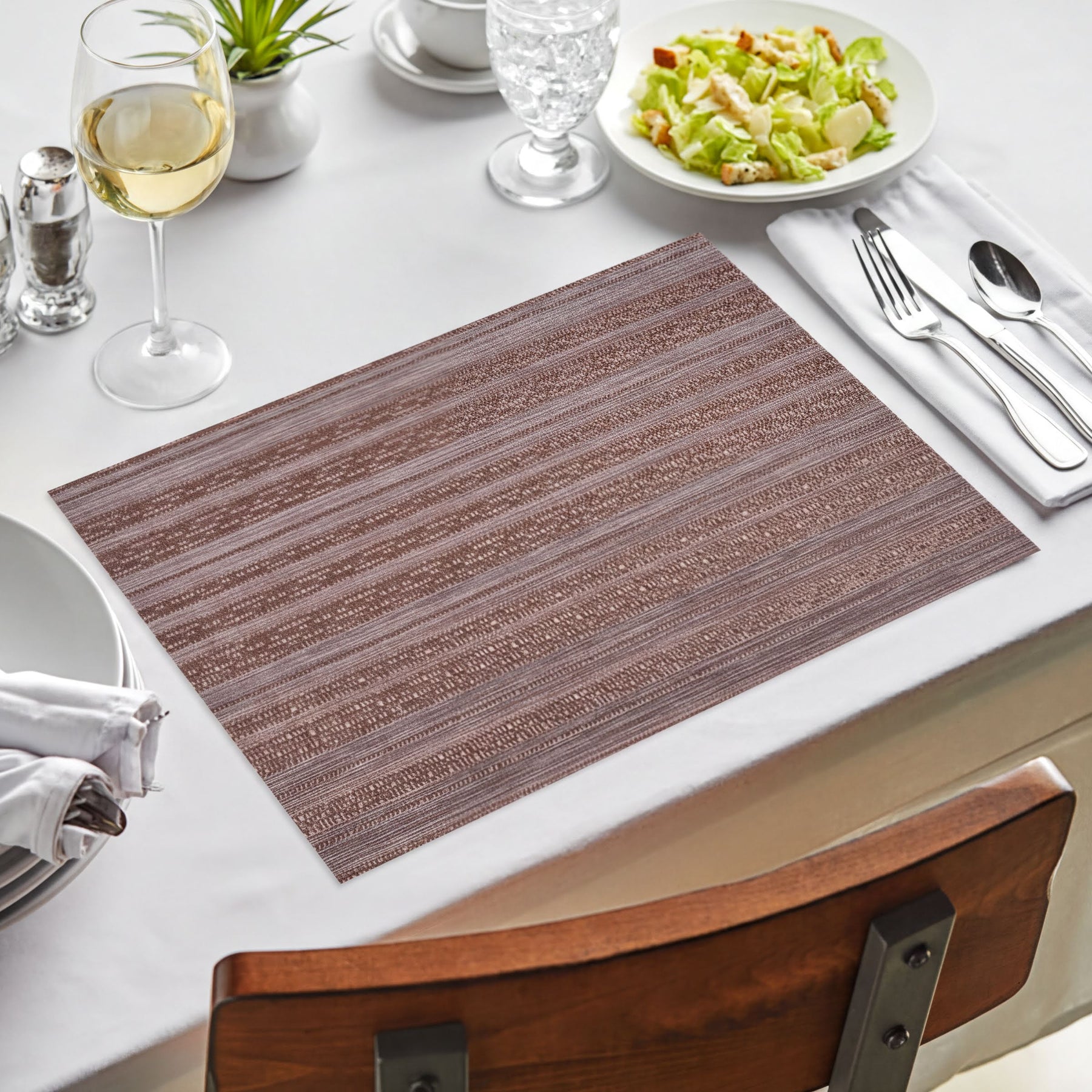 Set of four PVC placemats for dining table, durable and stylish, from brand 81810, ideal for protecting and decorating your table.