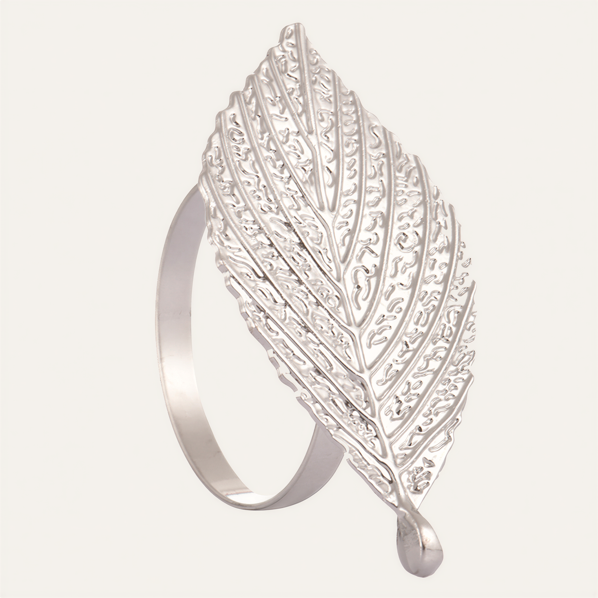 Set of four Silver Leaf napkin rings in silver leaf design, elegant decorative tableware for dining table décor.