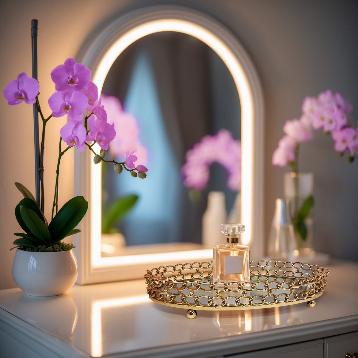 Glass serving tray with dual link chain design, ideal for kitchen décor, by 847S170109.