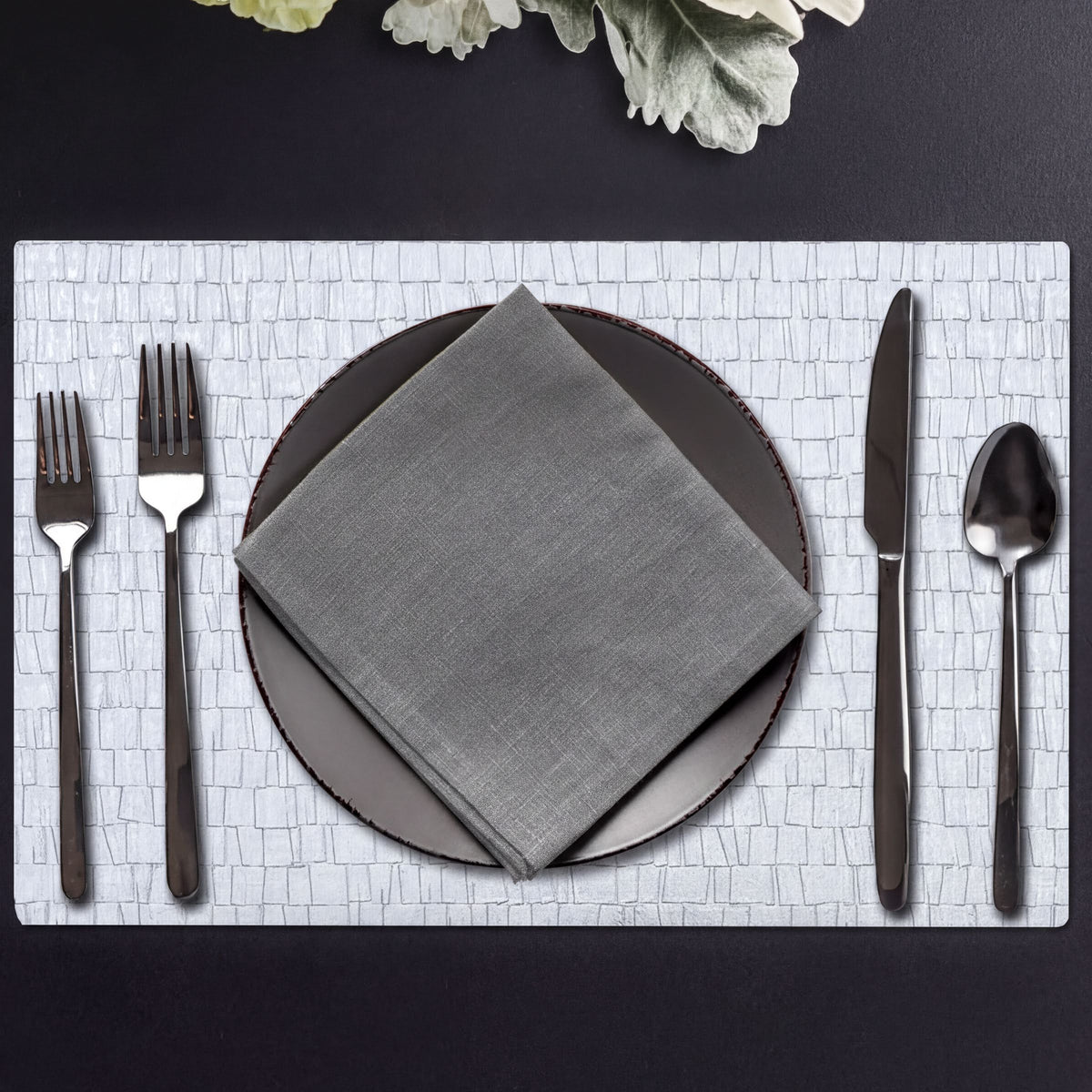 Set of 4 or 6 PVC placemats by 618EVA-9-1-4, featuring durable, colorful designs for table protection and decoration.