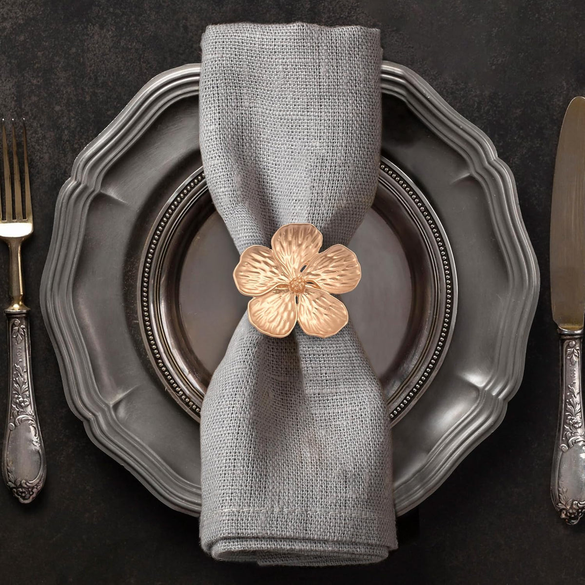 Golden Elegance – Napkin Rings in Gold Floral Design, Luxurious Decorative Dining Table Décor