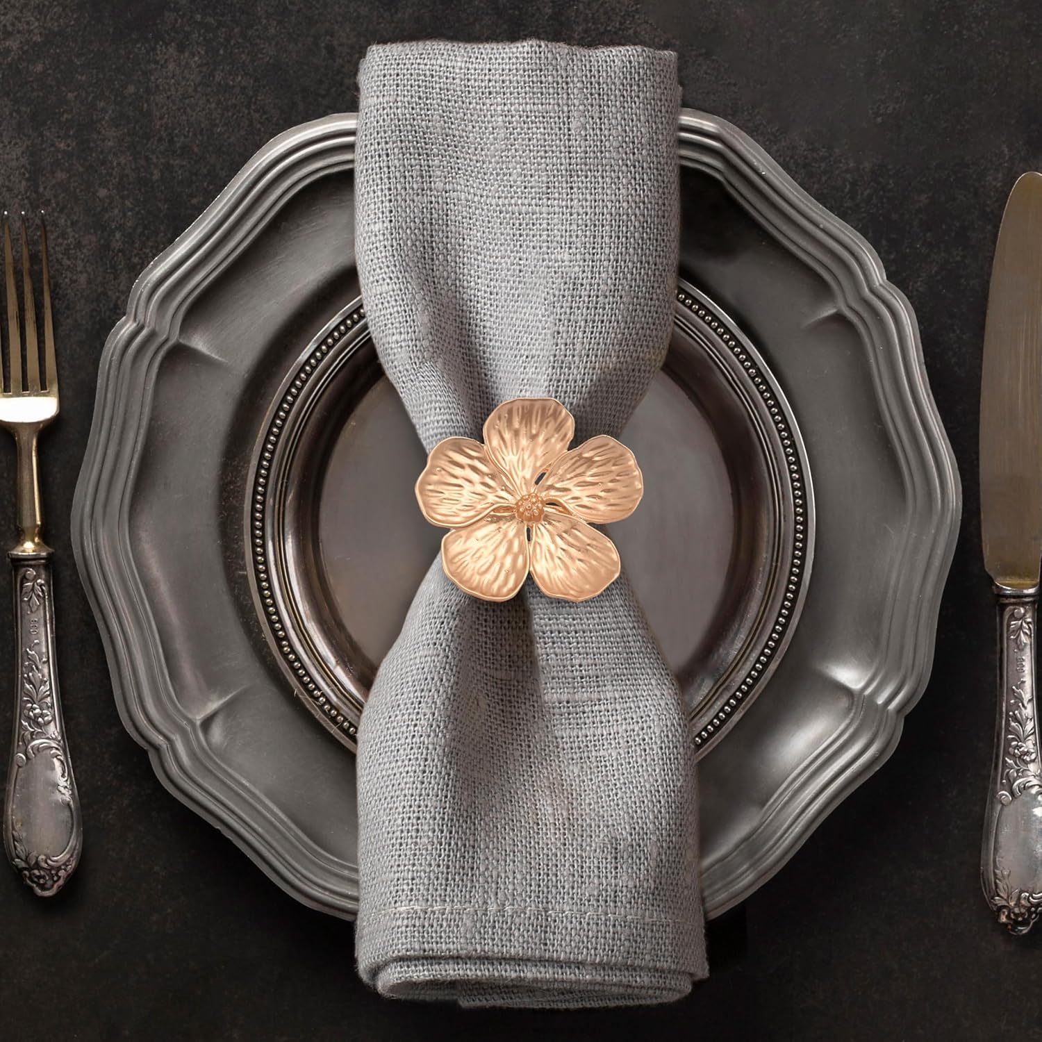 Golden Elegance – Napkin Rings in Gold Floral Design, Luxurious Decorative Dining Table Décor