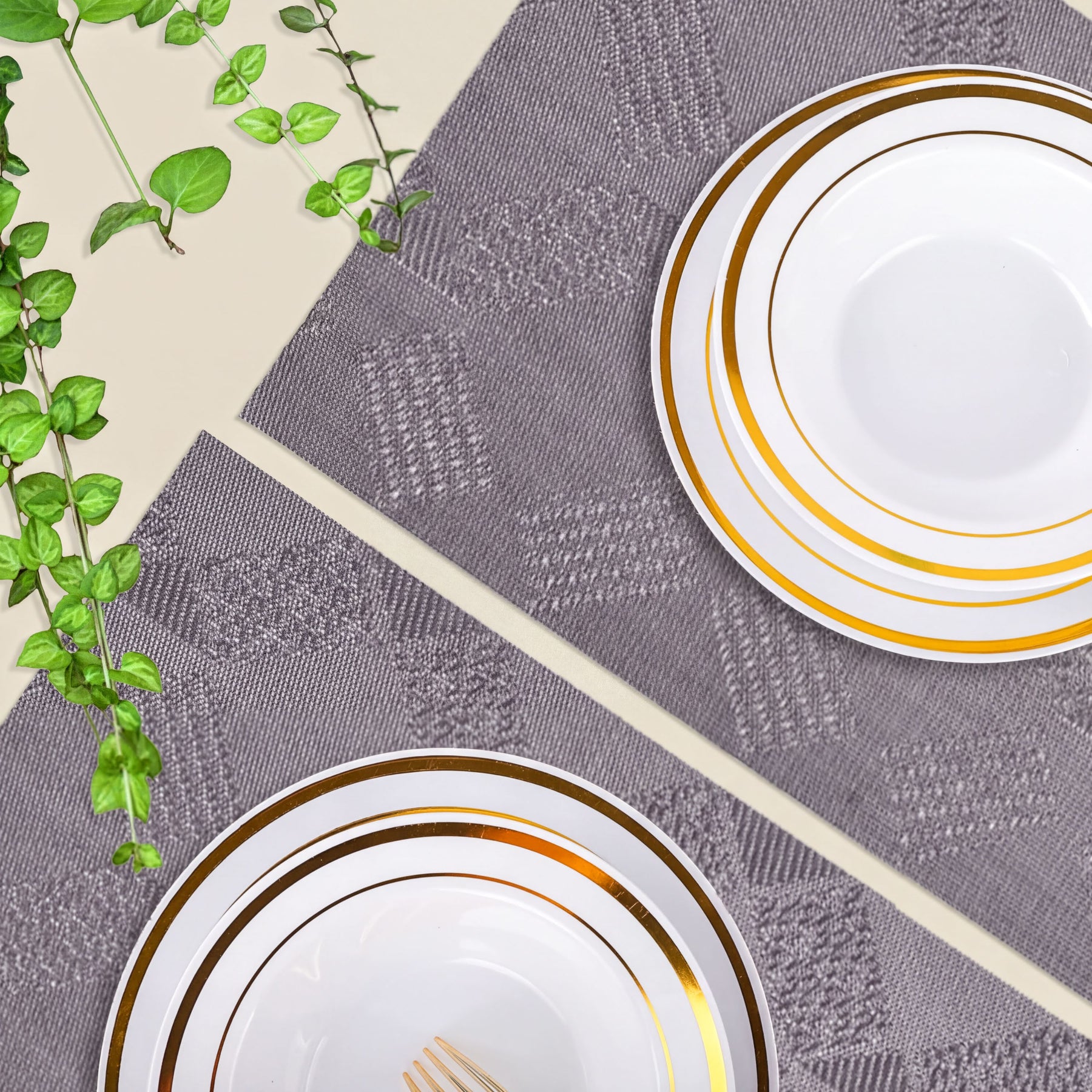 Set of four PVC placemats for dining table, durable and easy to clean, from brand 81702, ideal for protecting surfaces during meals.
