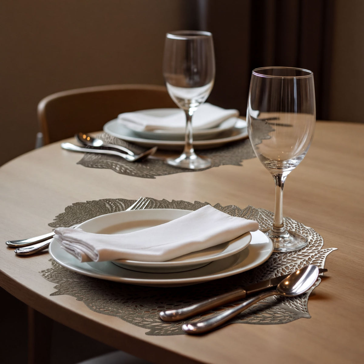 Set of six leaf cut out vinyl placemats from AMF033-GLD, decorative tableware with stylish leaf-shaped cut outs