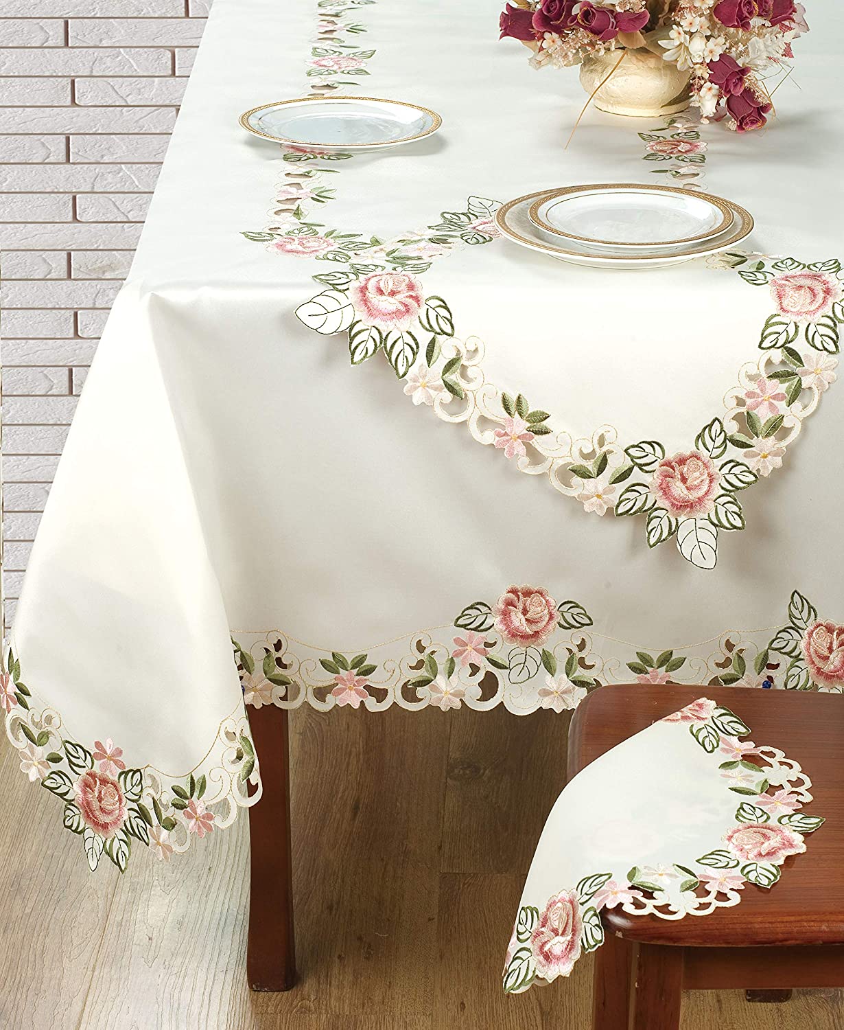 Round Linen Placemat Doilies - Set of 4 - Decozen
