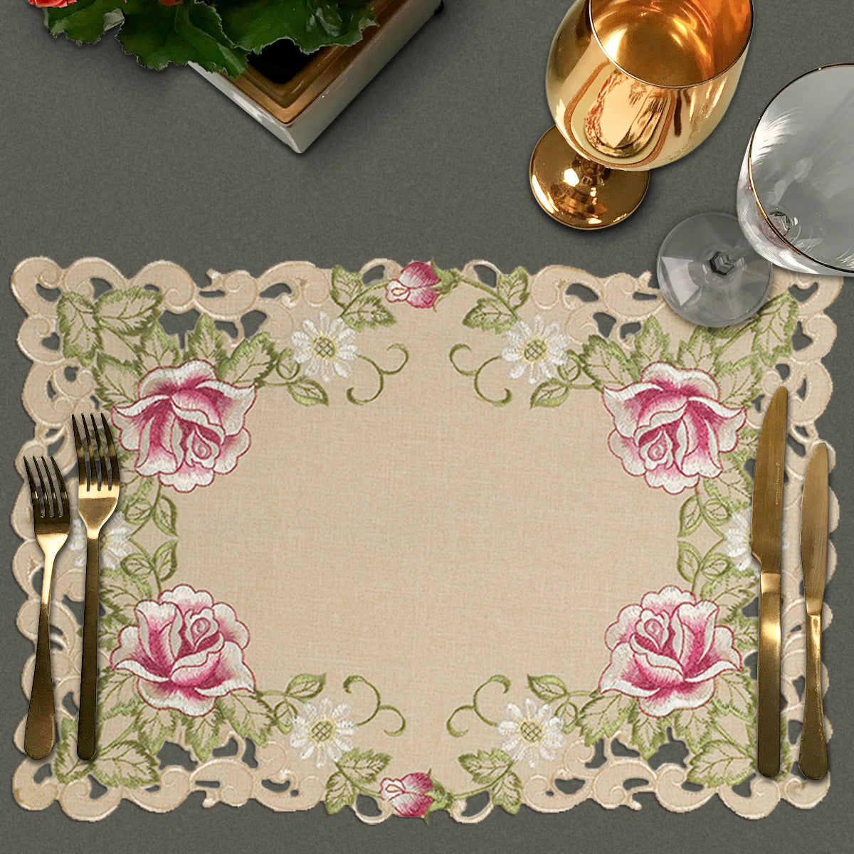 Round Linen Placemat Doilies - Set of 4
