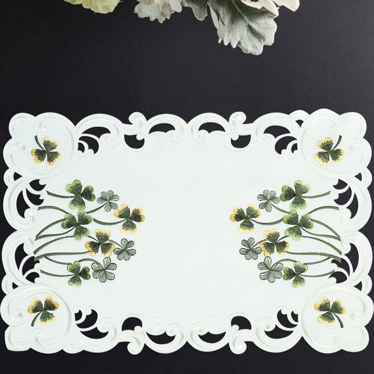 Placemats with European Embroidery - The Clem Collection - Decozen