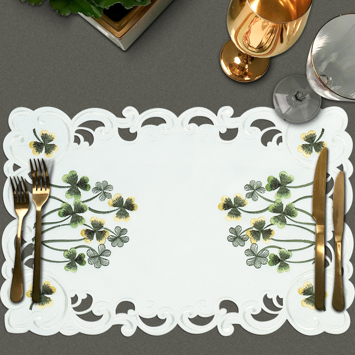 Placemats with European Embroidery - The Clem Collection - Decozen