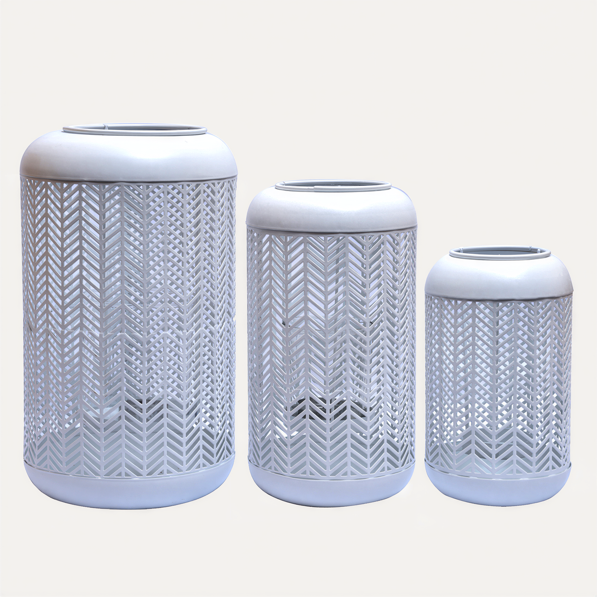 White lattice pattern candle lantern with glass holder, small size, ideal for decorative lighting in indoor or outdoor spaces.