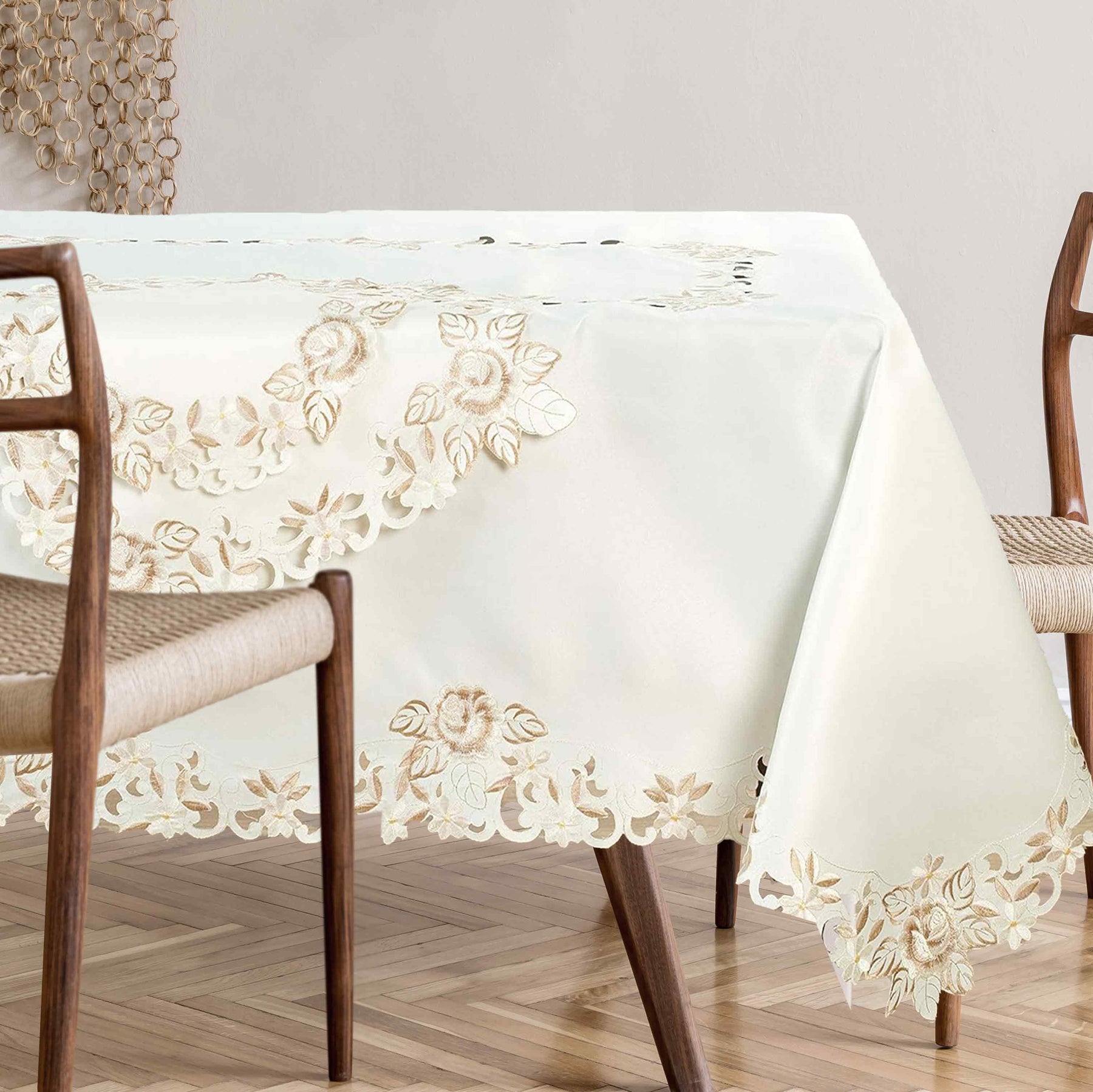 Table Toppers with European Embroidery - The Dayse Collection - Decozen