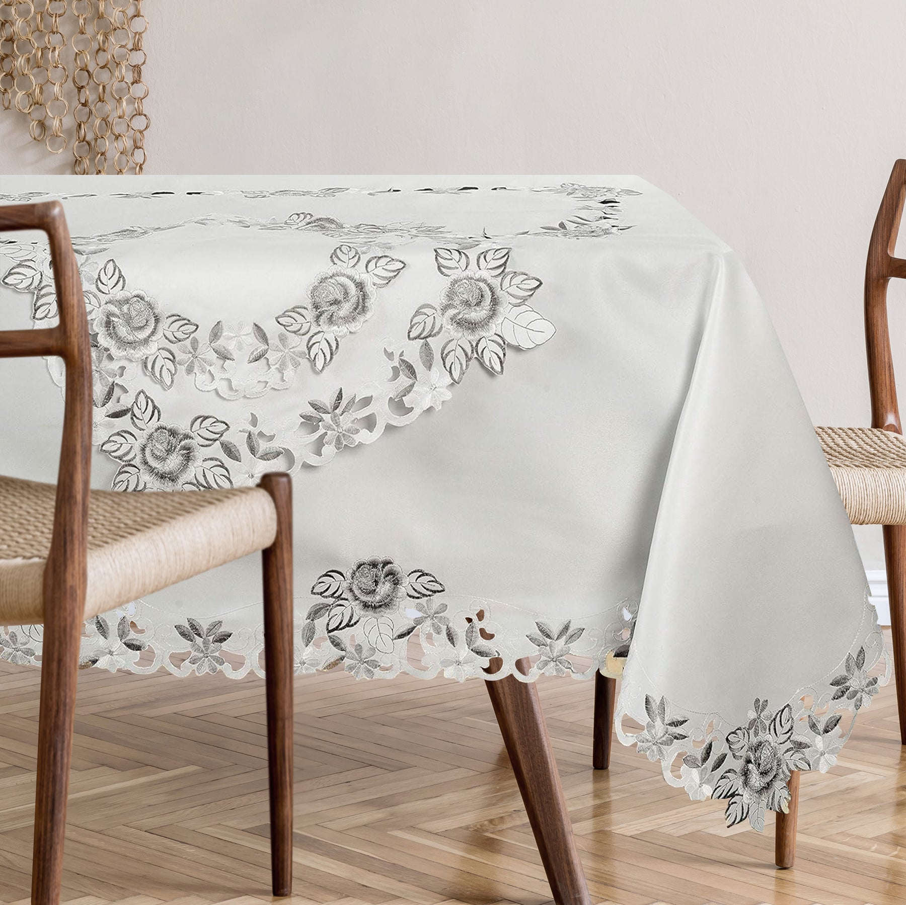 Table Toppers with European Embroidery - The Alois Collection - Decozen