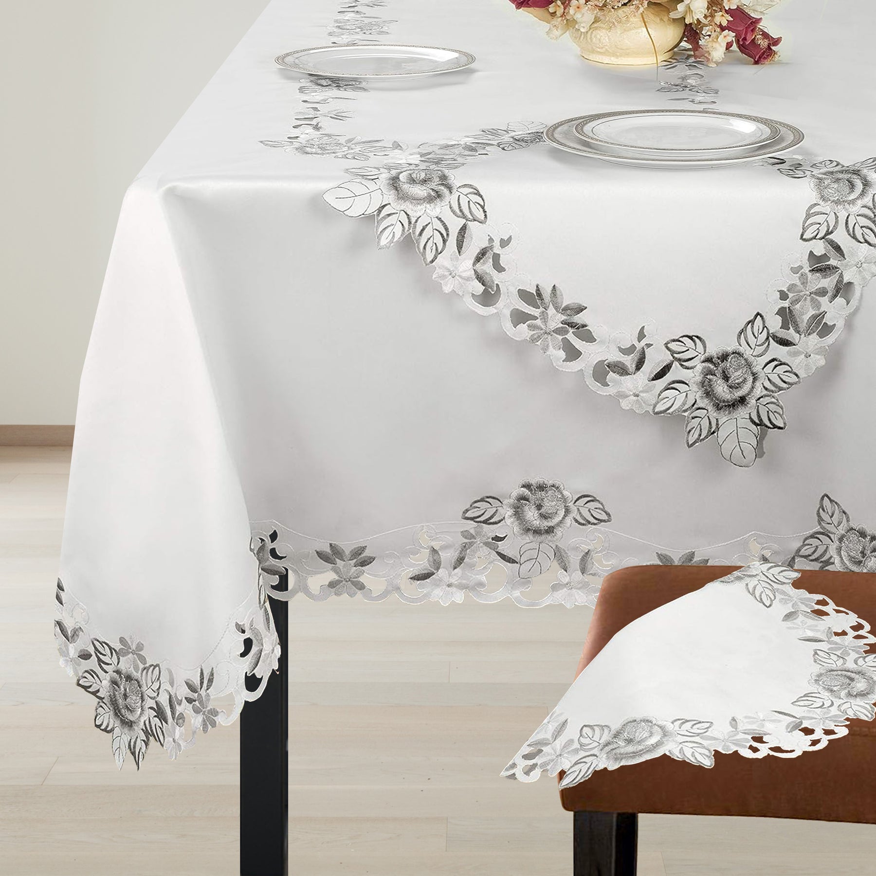 Table Toppers with European Embroidery - The Alois Collection - Decozen