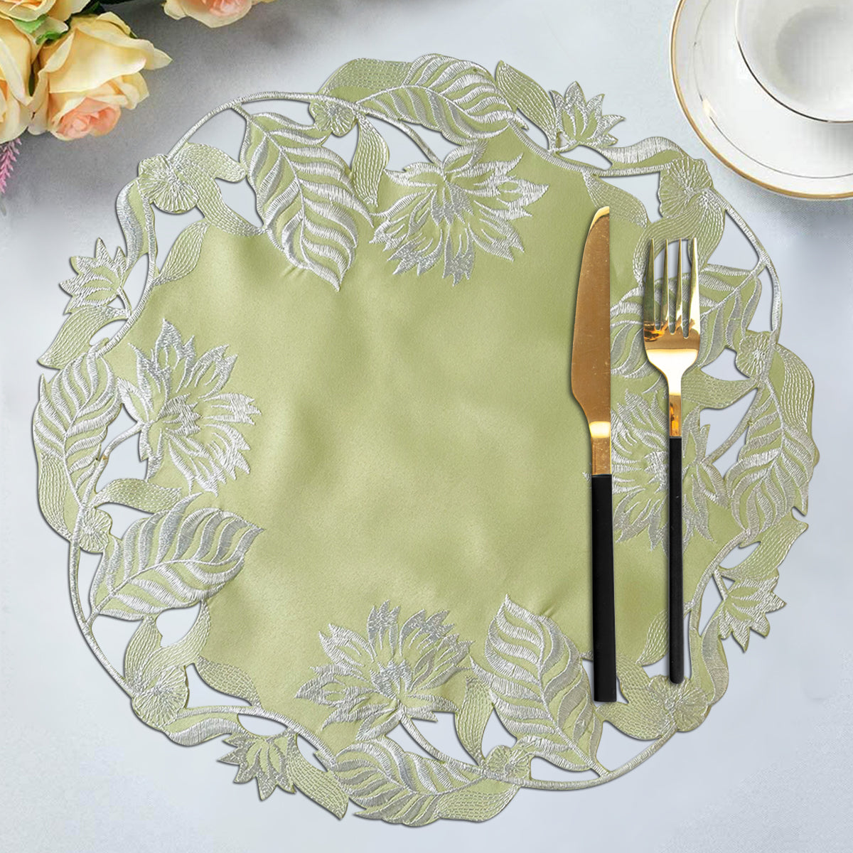 Light Green Round Linen Placemat Doilies - The Daulton Collection - Decozen