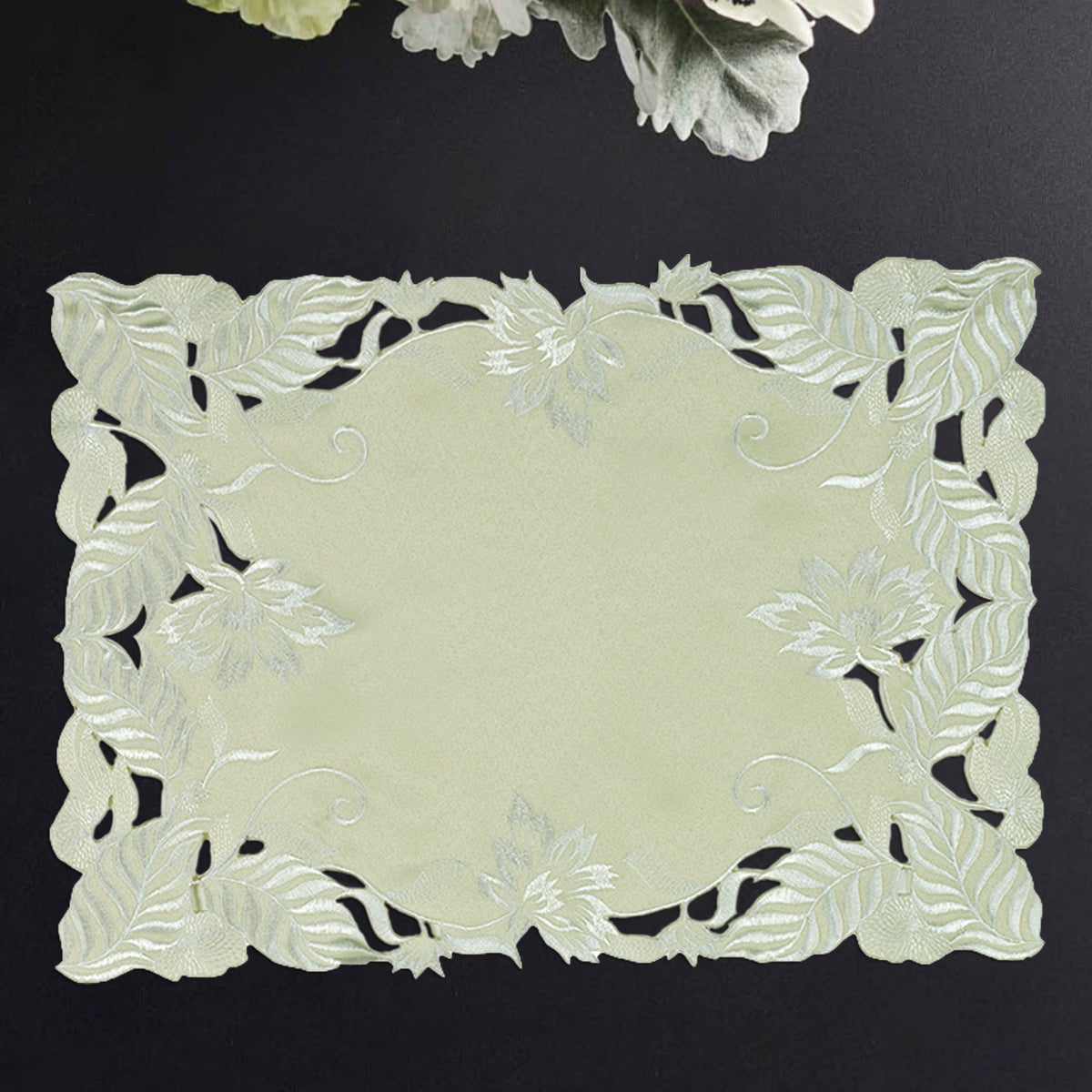 Placemats with European Embroidery - The Daulton Collection - Decozen