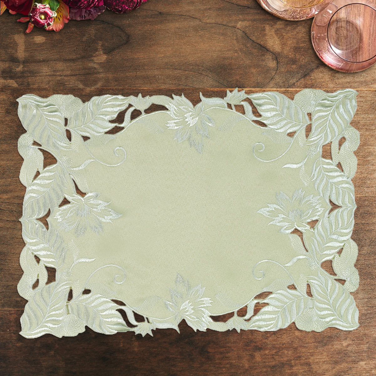 Placemats with European Embroidery - The Daulton Collection - Decozen