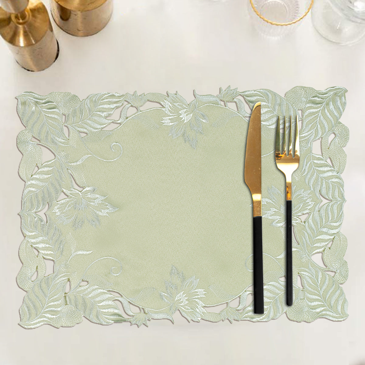 Placemats with European Embroidery - The Daulton Collection - Decozen
