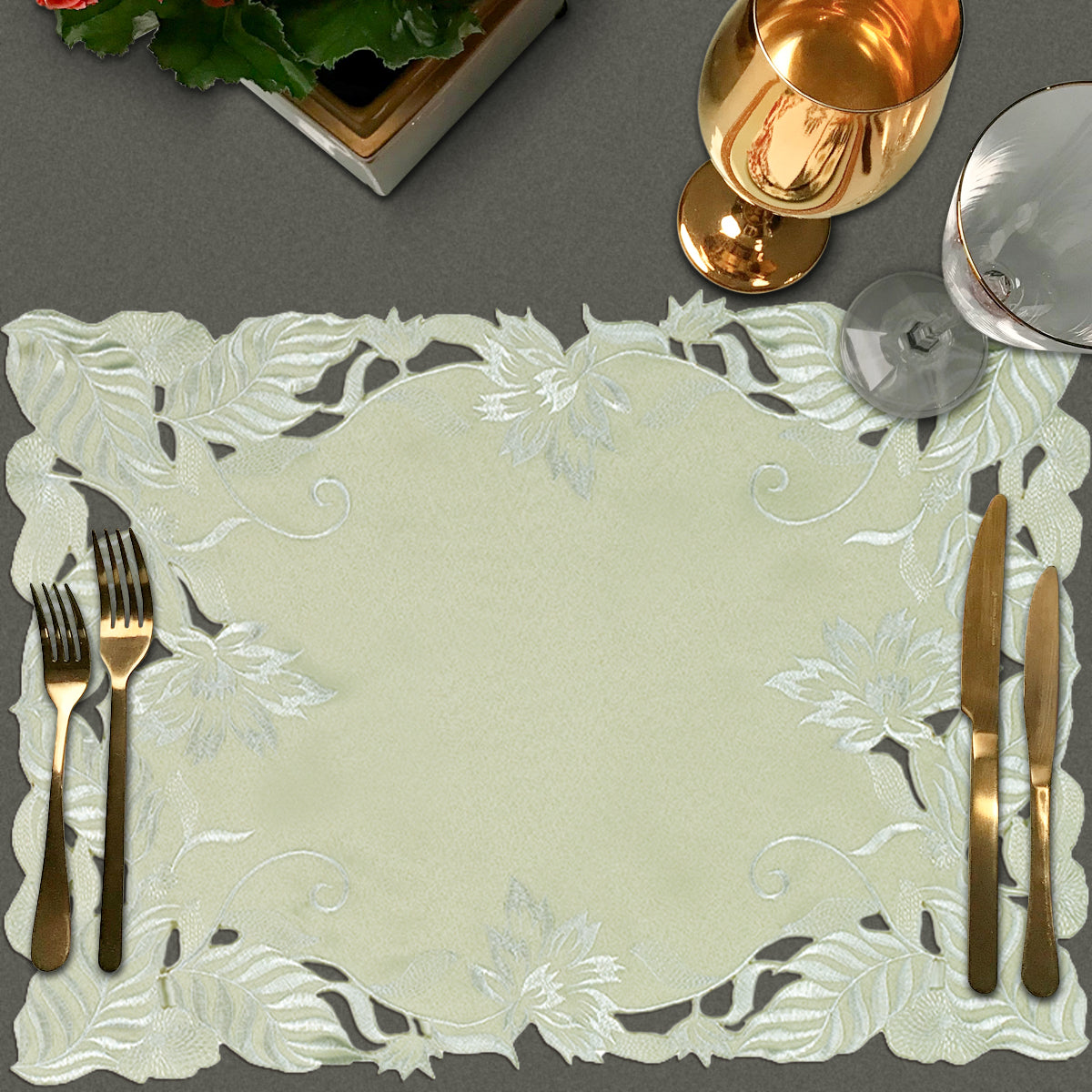 Placemats with European Embroidery - The Daulton Collection - Decozen