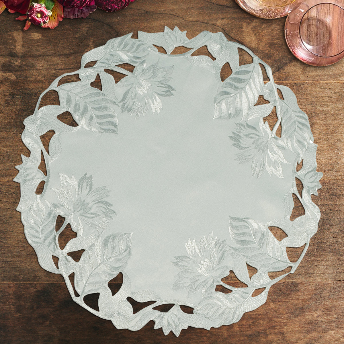 Light Gray Round Linen Placemat Doilies - The Corda Collection - Decozen