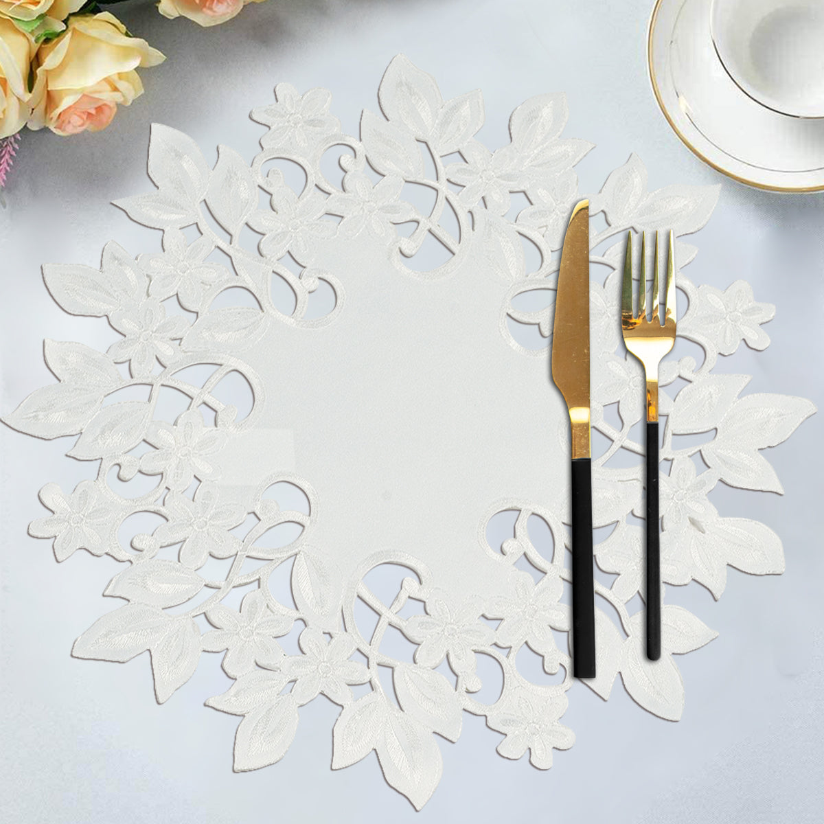 White Round Linen Placemat Doilies - The Darvin Collection - Decozen