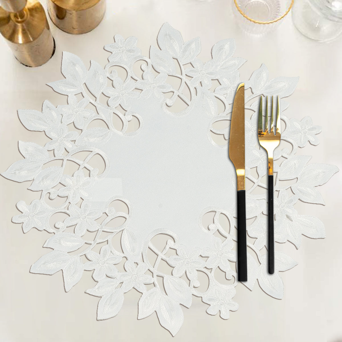 White Round Linen Placemat Doilies - The Darvin Collection - Decozen