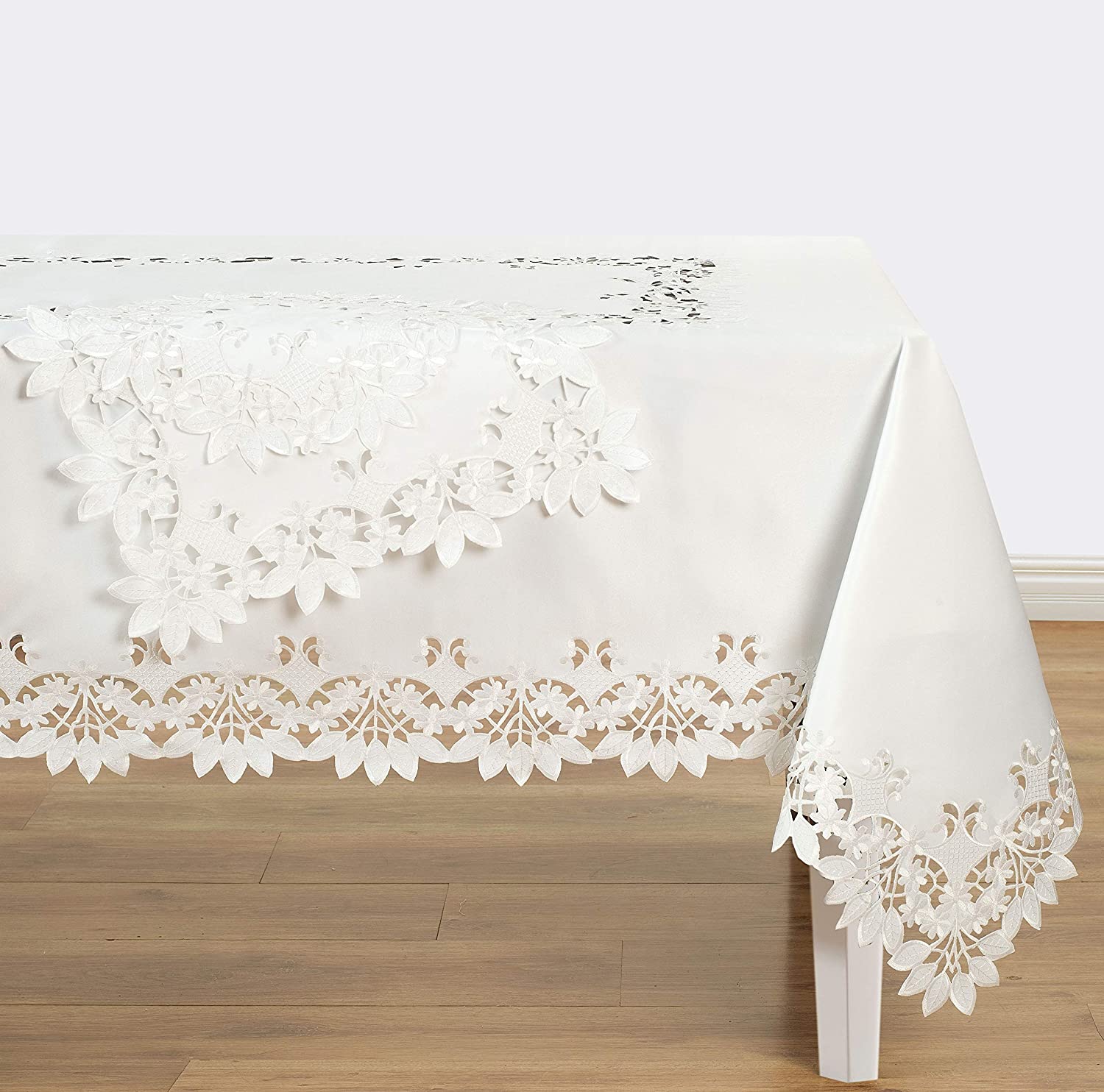 White Round Linen Placemat Doilies - The Darvin Collection - Decozen