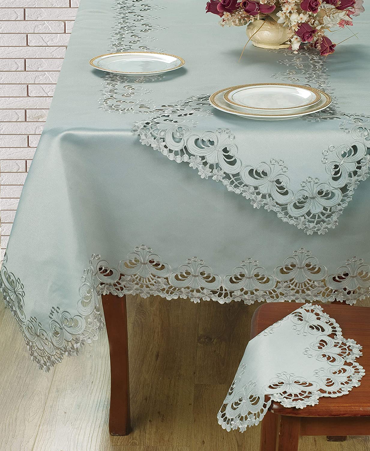 Gray Round Linen Placemat Doilies - The Creola Collection - Decozen