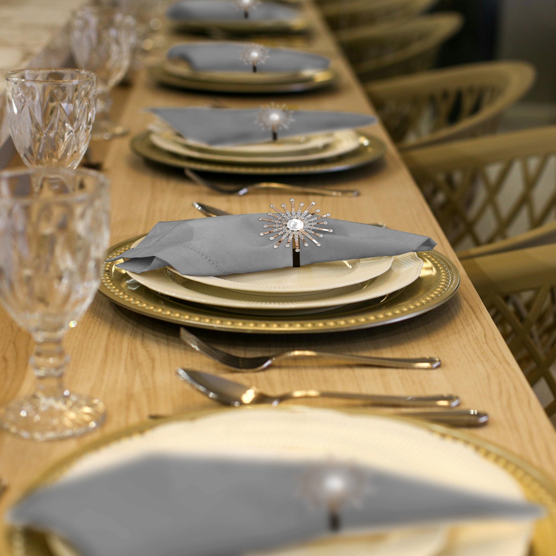 Golden Blossom – Napkin Rings in Gold Floral Pearl Design, Elegant Decorative Dining Table Décor - Decozen