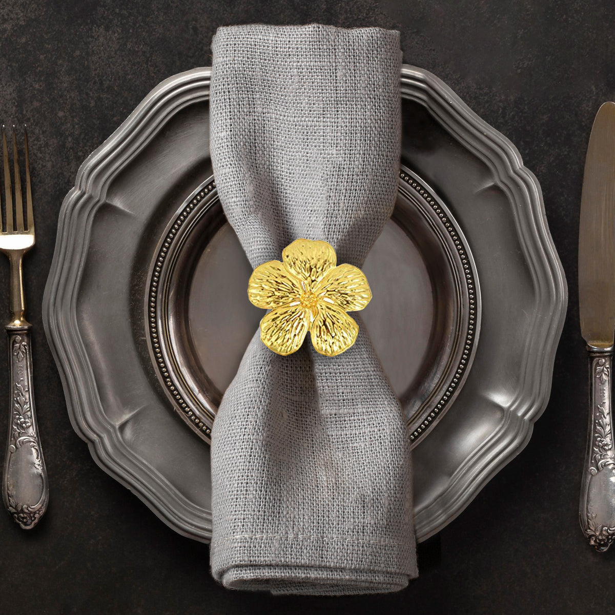 Napkin Rings in Gold Flower Design - Decozen
