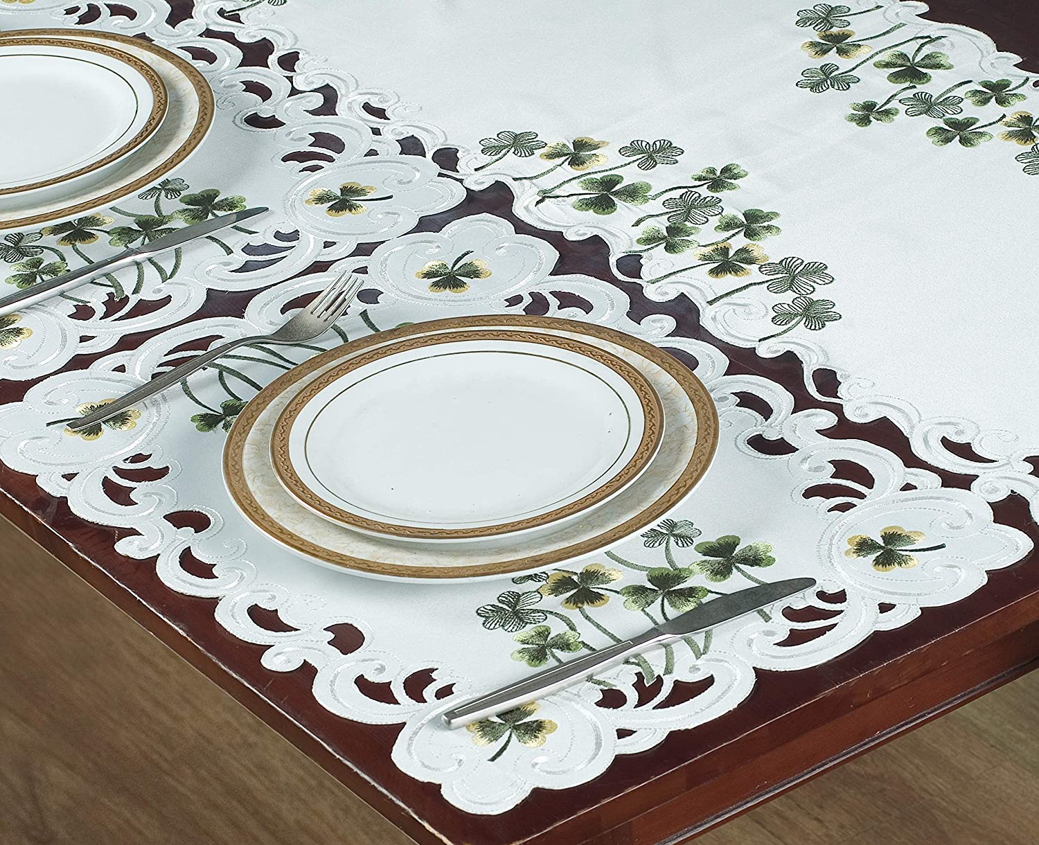 Placemats with European Embroidery - The Clem Collection - Decozen