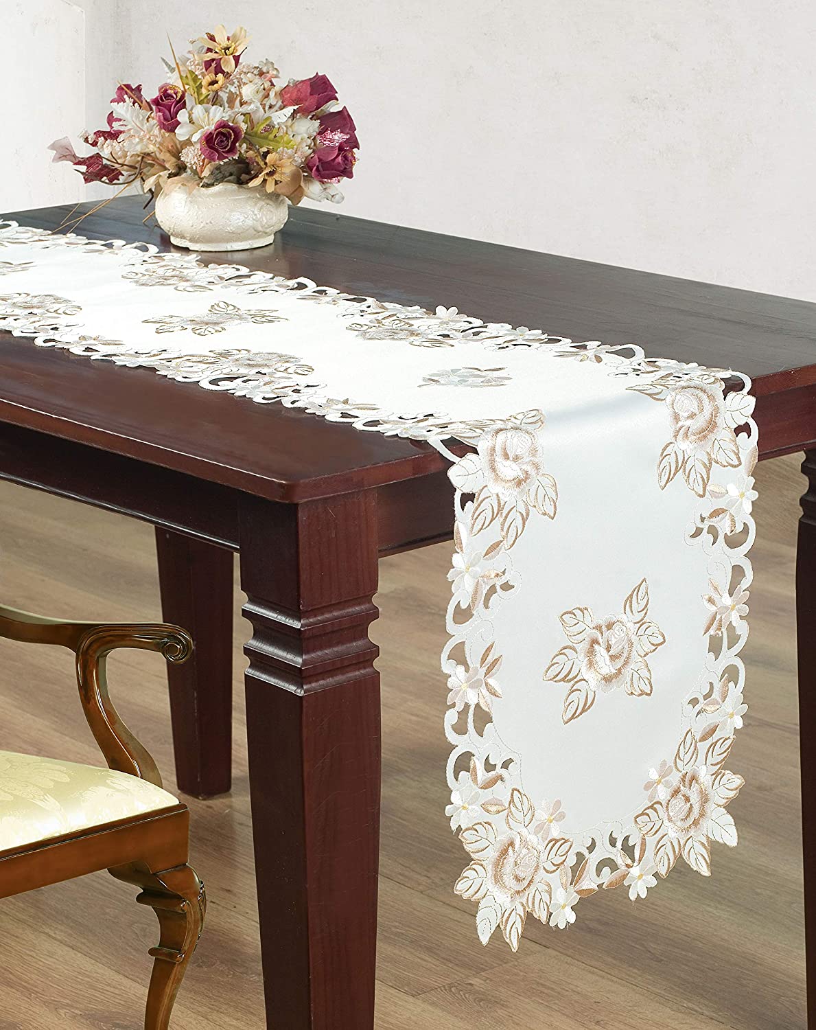 Table Runner with European Embroidery - The Dayse Collection - Decozen