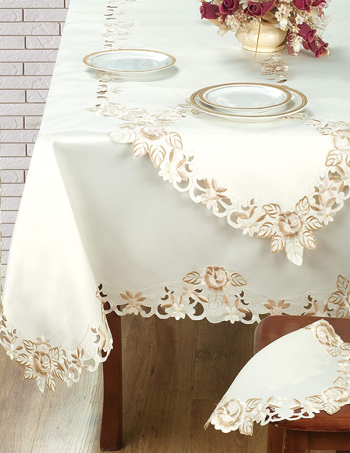 Table Runner with European Embroidery - The Dayse Collection - Decozen