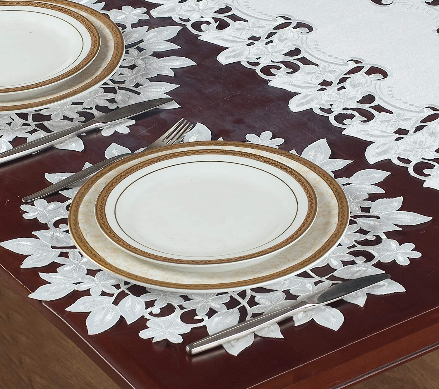 White Round Linen Placemat Doilies - The Darvin Collection - Decozen