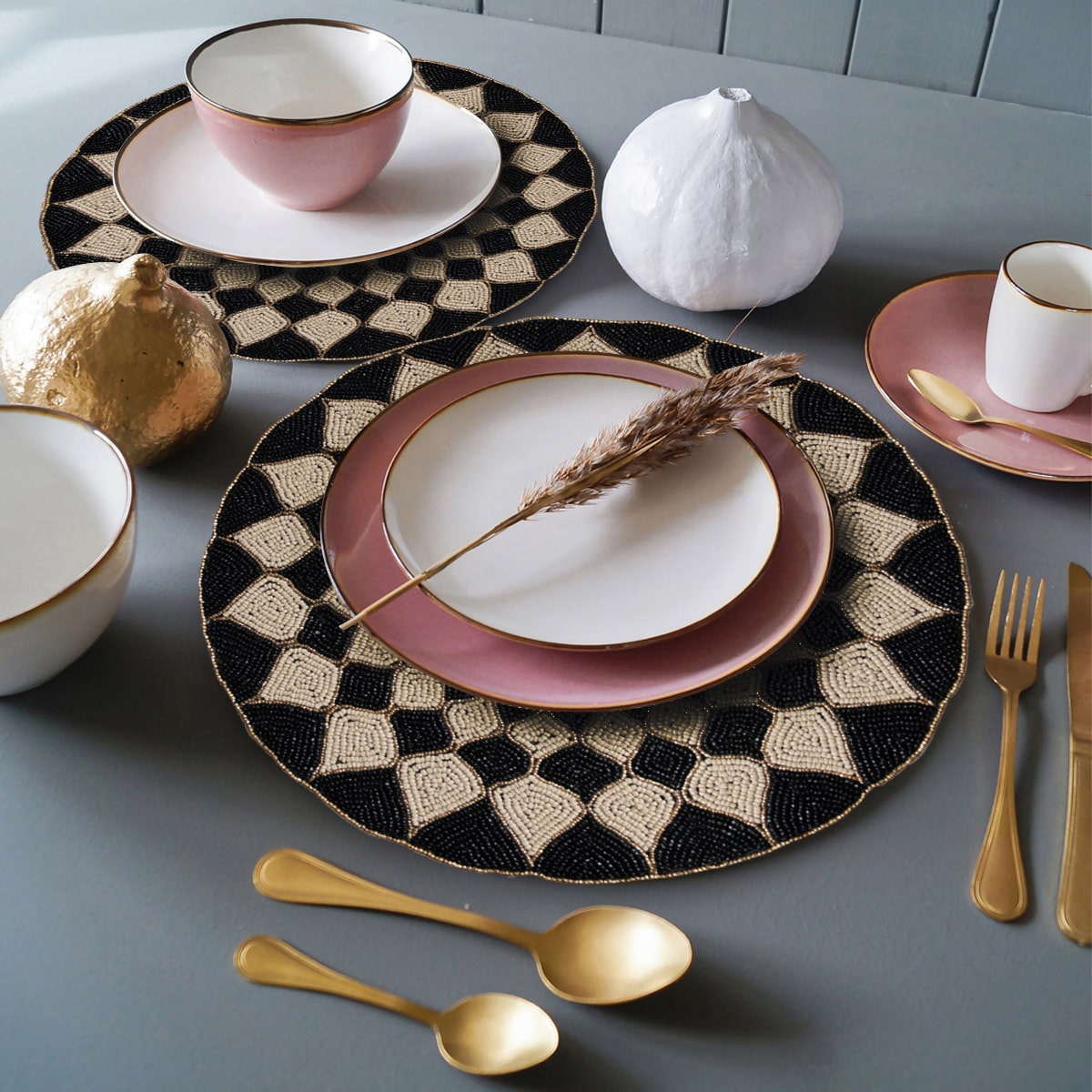 Ebony Drift – Round Beaded Placemats in Black Beige, Luxurious Decorative Dining Table Accent 14 inch - Decozen